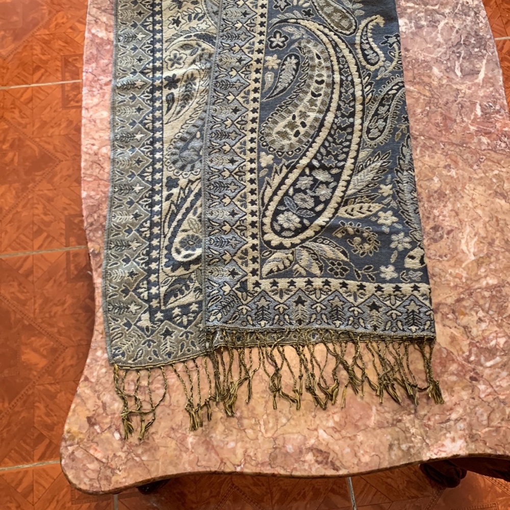 Womens paisley shawl - Picture 10 of 10